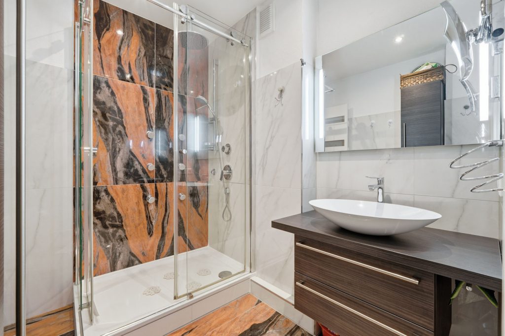 Gütelhöfer Immobilien - Immobilienangebot - Rheinbach - Alle - Zentral gelegene 4-Raumwohnung mit Balkon, hochwertigem Bad und optionalem Tiefgaragenstellplatz