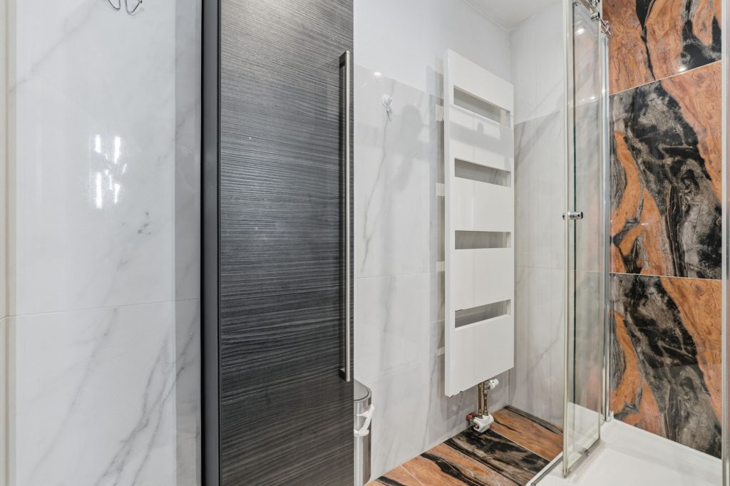 Gütelhöfer Immobilien - Immobilienangebot - Rheinbach - Alle - Zentral gelegene 4-Raumwohnung mit Balkon, hochwertigem Bad und optionalem Tiefgaragenstellplatz