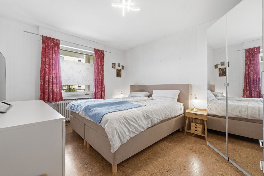 Gütelhöfer Immobilien - Immobilienangebot - Rheinbach - Alle - Zentral gelegene 4-Raumwohnung mit Balkon, hochwertigem Bad und optionalem Tiefgaragenstellplatz