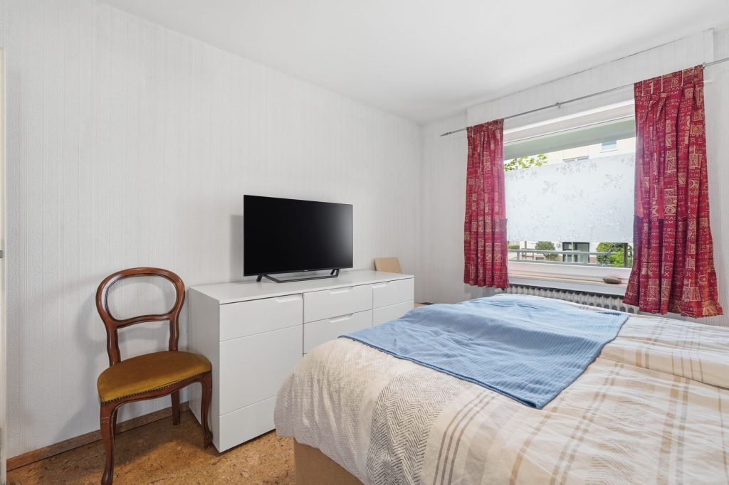 Gütelhöfer Immobilien - Immobilienangebot - Rheinbach - Alle - Zentral gelegene 4-Raumwohnung mit Balkon, hochwertigem Bad und optionalem Tiefgaragenstellplatz