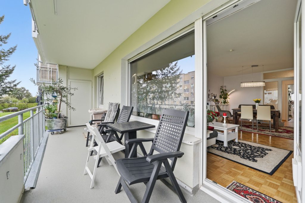 Gütelhöfer Immobilien - Immobilienangebot - Rheinbach - Alle - Zentral gelegene 4-Raumwohnung mit Balkon, hochwertigem Bad und optionalem Tiefgaragenstellplatz