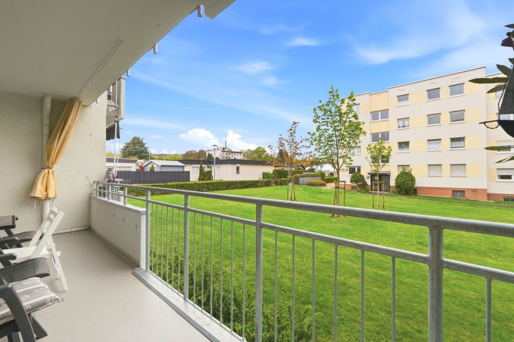 Gütelhöfer Immobilien - Immobilienangebot - Rheinbach - Alle - Zentral gelegene 4-Raumwohnung mit Balkon, hochwertigem Bad und optionalem Tiefgaragenstellplatz