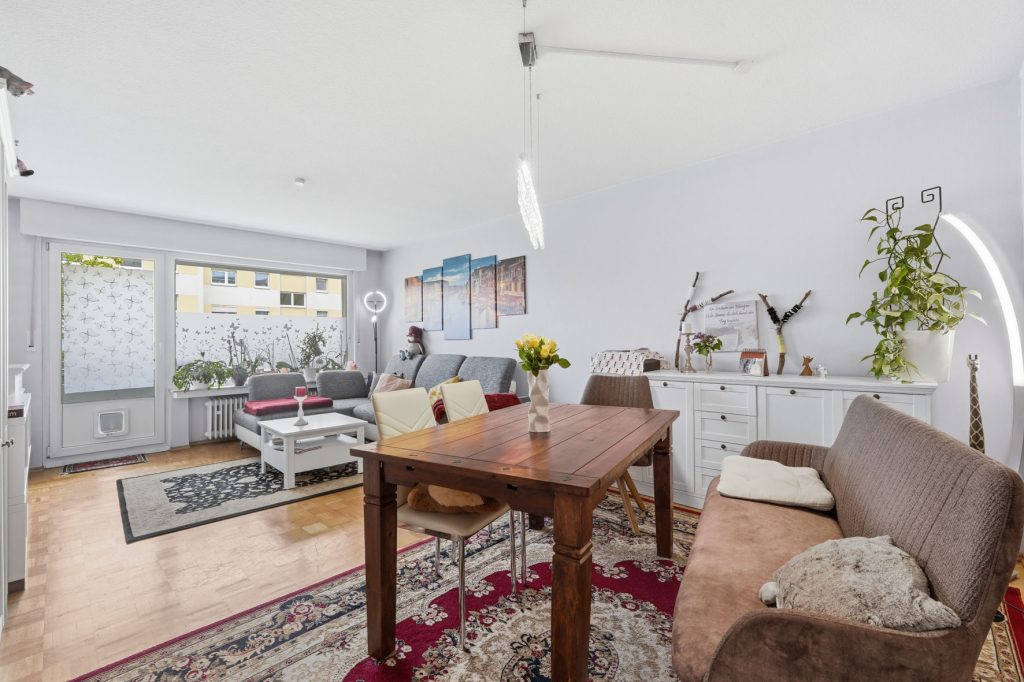 Gütelhöfer Immobilien - Immobilienangebot - Rheinbach - Alle - Zentral gelegene 4-Raumwohnung mit Balkon, hochwertigem Bad und optionalem Tiefgaragenstellplatz
