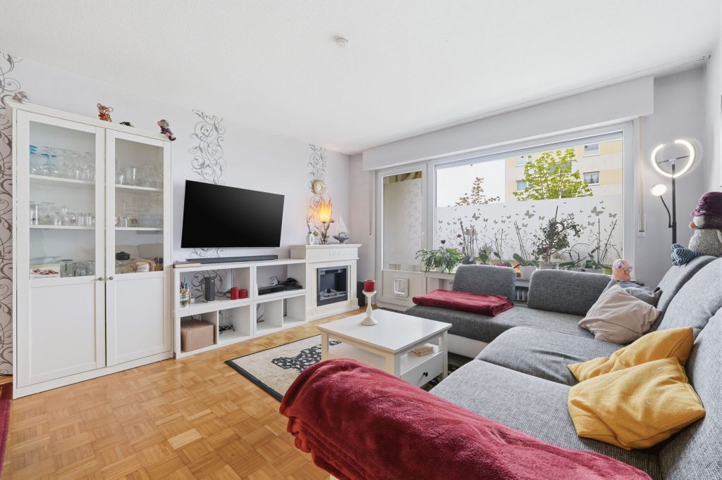 Gütelhöfer Immobilien - Immobilienangebot - Rheinbach - Alle - Zentral gelegene 4-Raumwohnung mit Balkon, hochwertigem Bad und optionalem Tiefgaragenstellplatz