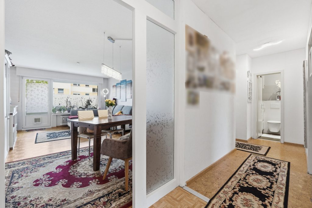 Gütelhöfer Immobilien - Immobilienangebot - Rheinbach - Alle - Zentral gelegene 4-Raumwohnung mit Balkon, hochwertigem Bad und optionalem Tiefgaragenstellplatz