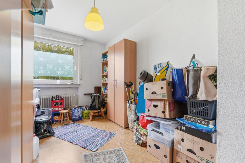 Gütelhöfer Immobilien - Immobilienangebot - Rheinbach - Alle - Zentral gelegene 4-Raumwohnung mit Balkon, hochwertigem Bad und optionalem Tiefgaragenstellplatz