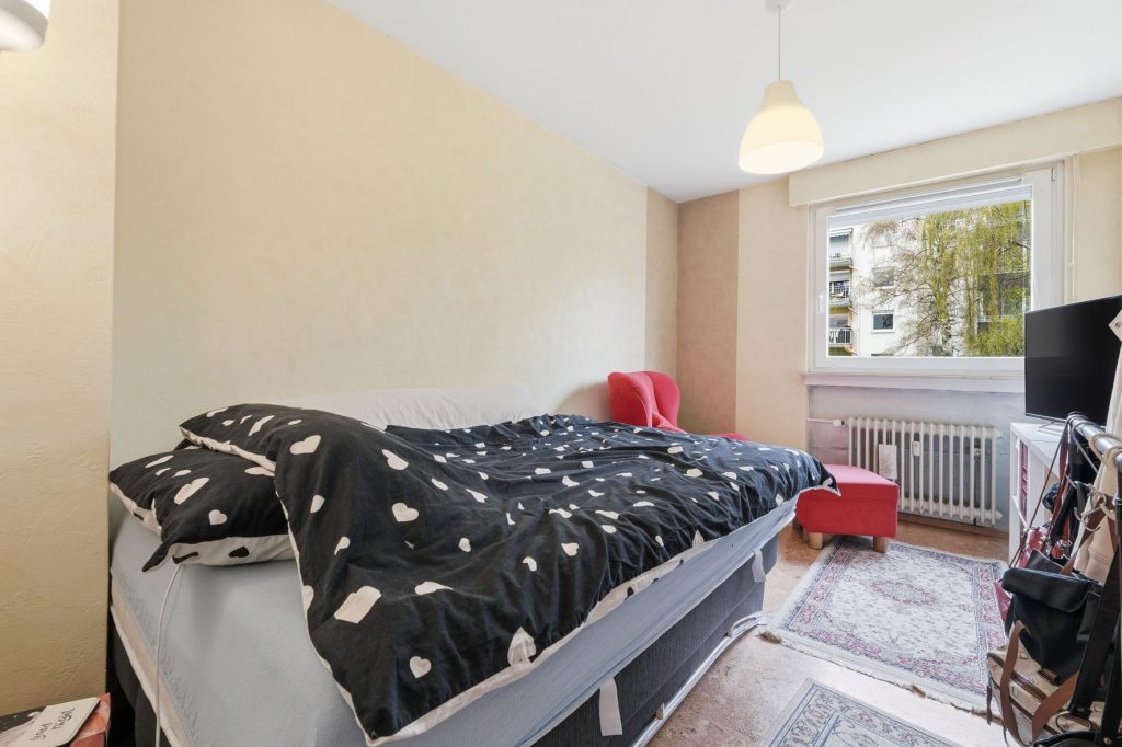 Gütelhöfer Immobilien - Immobilienangebot - Rheinbach - Alle - Zentral gelegene 4-Raumwohnung mit Balkon, hochwertigem Bad und optionalem Tiefgaragenstellplatz