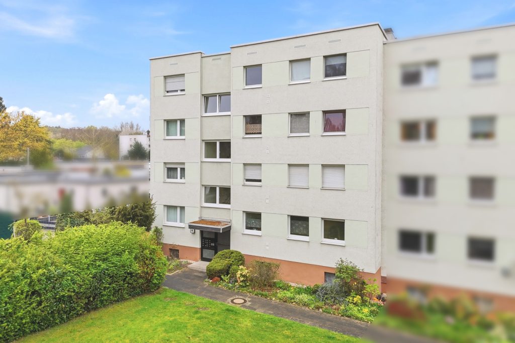 Gütelhöfer Immobilien - Immobilienangebot - Rheinbach - Alle - Zentral gelegene 4-Raumwohnung mit Balkon, hochwertigem Bad und optionalem Tiefgaragenstellplatz