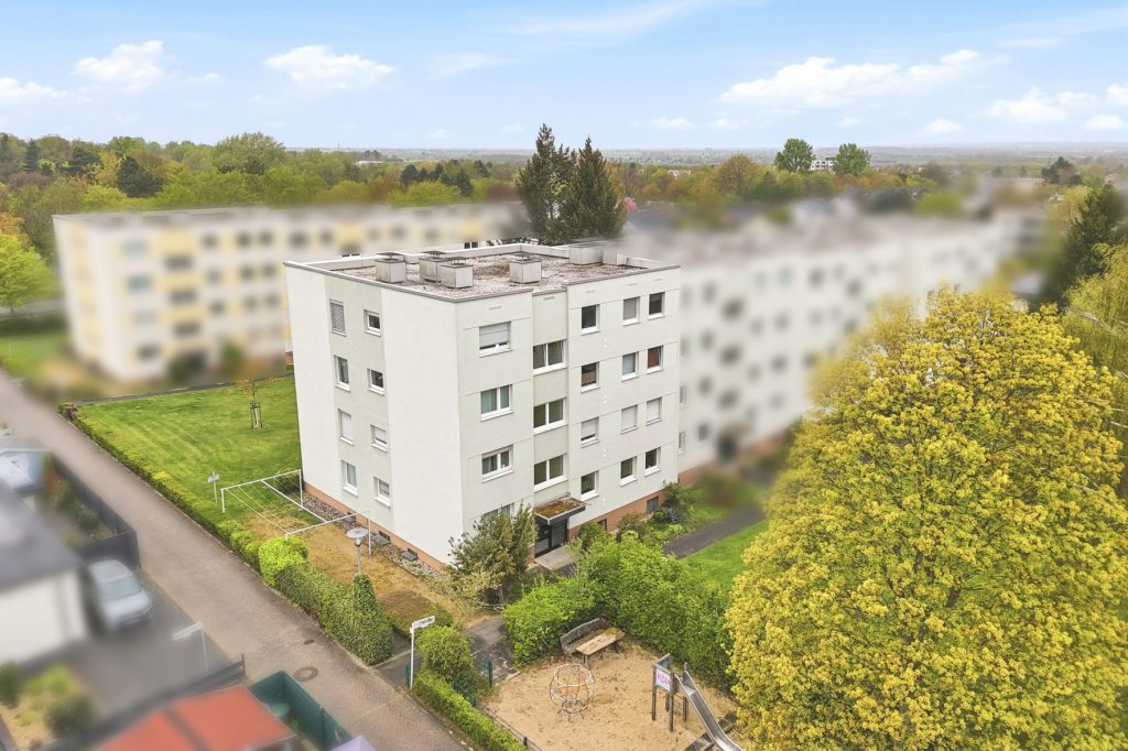 Gütelhöfer Immobilien - Immobilienangebot - Rheinbach - Alle - Zentral gelegene 4-Raumwohnung mit Balkon, hochwertigem Bad und optionalem Tiefgaragenstellplatz