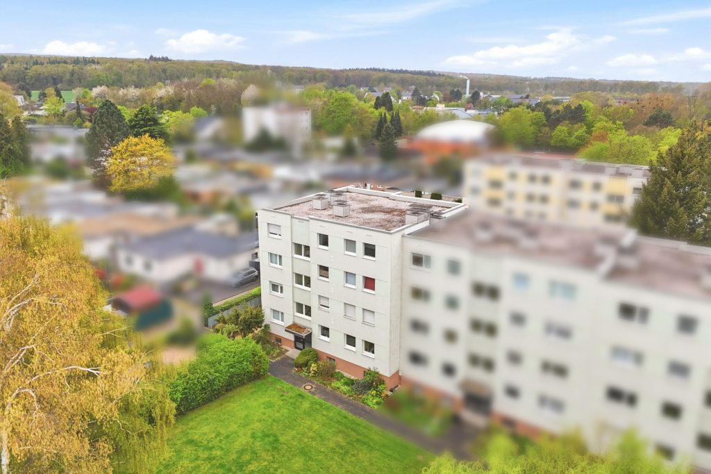 Gütelhöfer Immobilien - Immobilienangebot - Rheinbach - Alle - Zentral gelegene 4-Raumwohnung mit Balkon, hochwertigem Bad und optionalem Tiefgaragenstellplatz