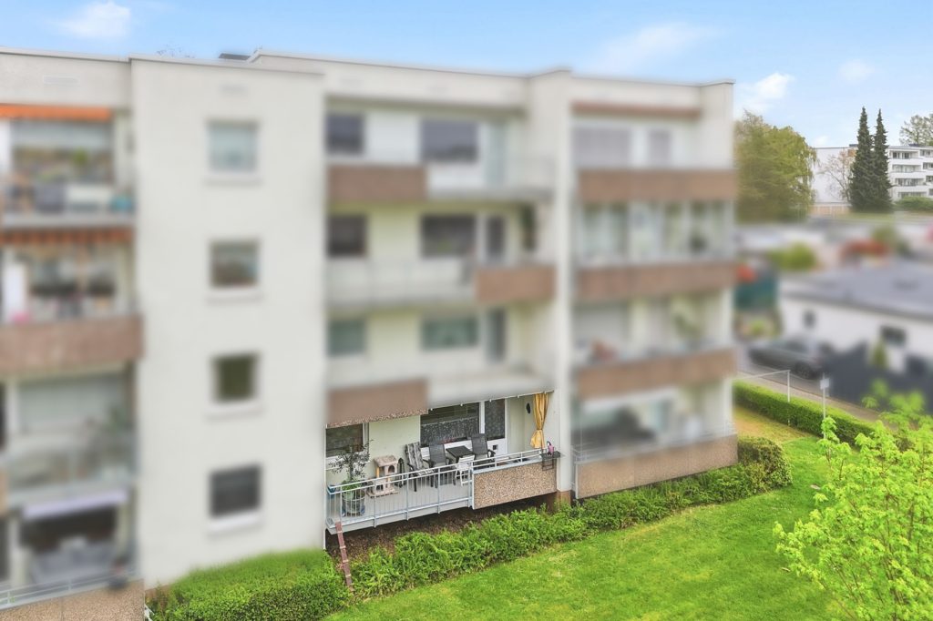Gütelhöfer Immobilien - Immobilienangebot - Rheinbach - Alle - Zentral gelegene 4-Raumwohnung mit Balkon, hochwertigem Bad und optionalem Tiefgaragenstellplatz