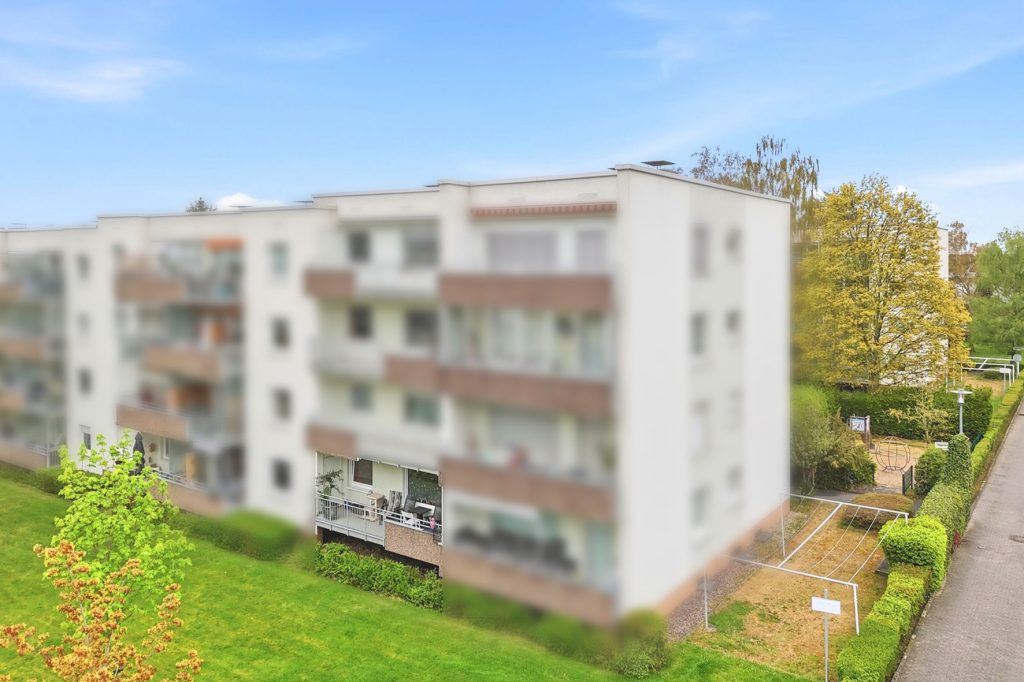 Gütelhöfer Immobilien - Immobilienangebot - Rheinbach - Alle - Zentral gelegene 4-Raumwohnung mit Balkon, hochwertigem Bad und optionalem Tiefgaragenstellplatz