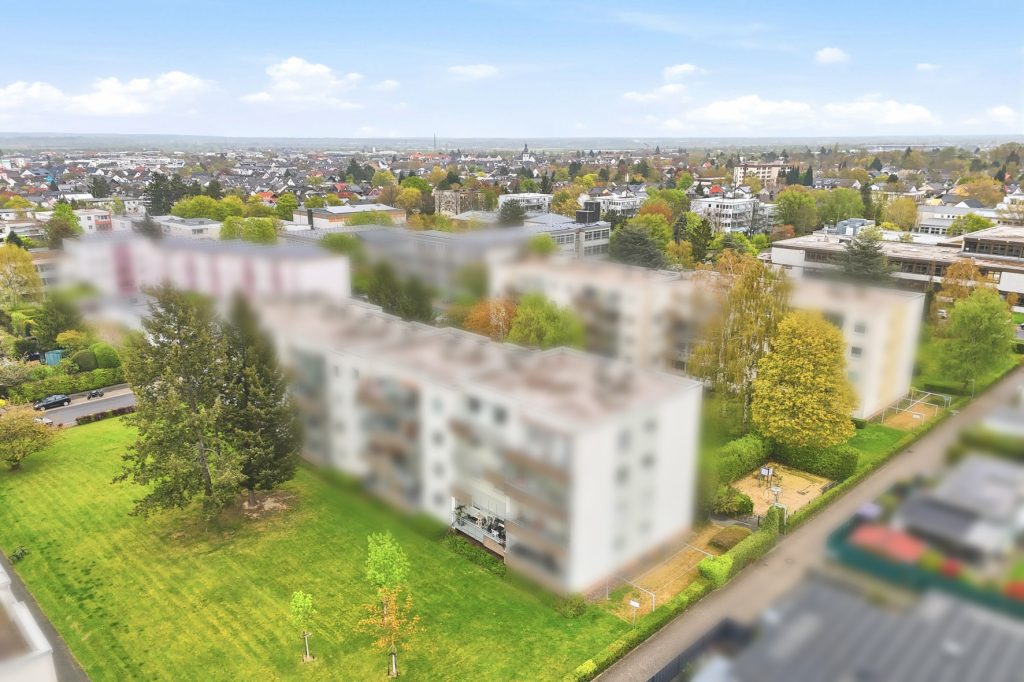 Gütelhöfer Immobilien - Immobilienangebot - Rheinbach - Alle - Zentral gelegene 4-Raumwohnung mit Balkon, hochwertigem Bad und optionalem Tiefgaragenstellplatz