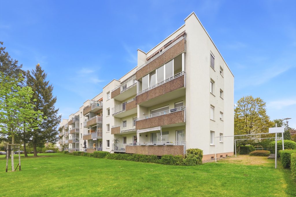 Gütelhöfer Immobilien - Immobilienangebot - Rheinbach - Alle - Zentral gelegene 4-Raumwohnung mit Balkon, hochwertigem Bad und optionalem Tiefgaragenstellplatz