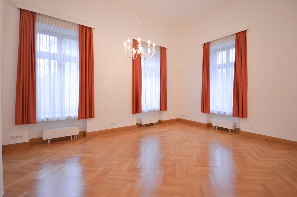 Gütelhöfer Immobilien - Immobilienangebot - Bonn / Weststadt - Alle - Weststadt: Besonders und großzügig! Maisonetteapartment mit Einbauküche, 2 Bädern und TG-Stellplatz