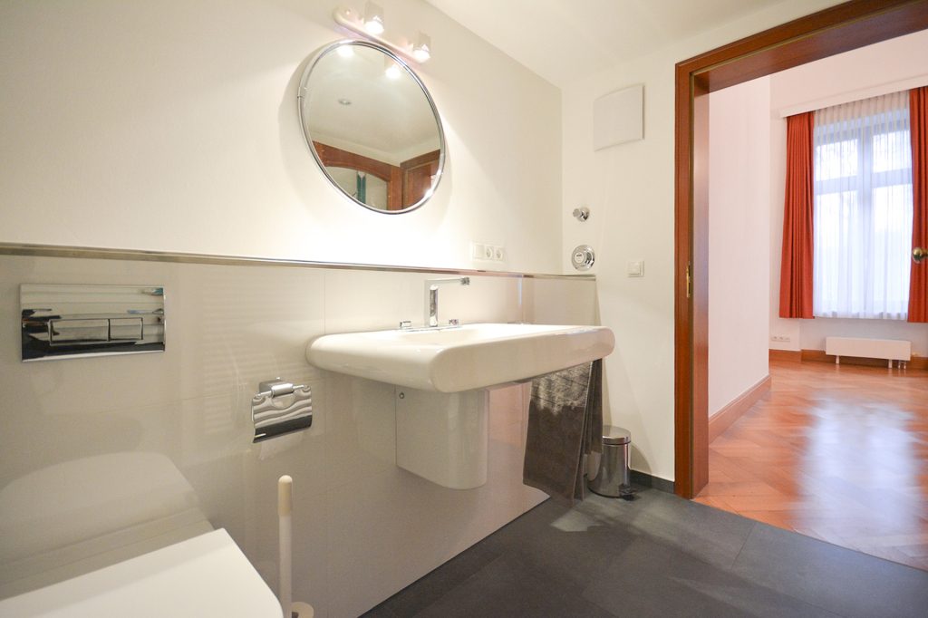 Gütelhöfer Immobilien - Immobilienangebot - Bonn / Weststadt - Alle - Weststadt: Besonders und großzügig! Maisonetteapartment mit Einbauküche, 2 Bädern und TG-Stellplatz