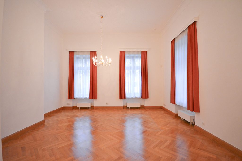 Gütelhöfer Immobilien - Immobilienangebot - Bonn / Weststadt - Alle - Weststadt: Besonders und großzügig! Maisonetteapartment mit Einbauküche, 2 Bädern und TG-Stellplatz