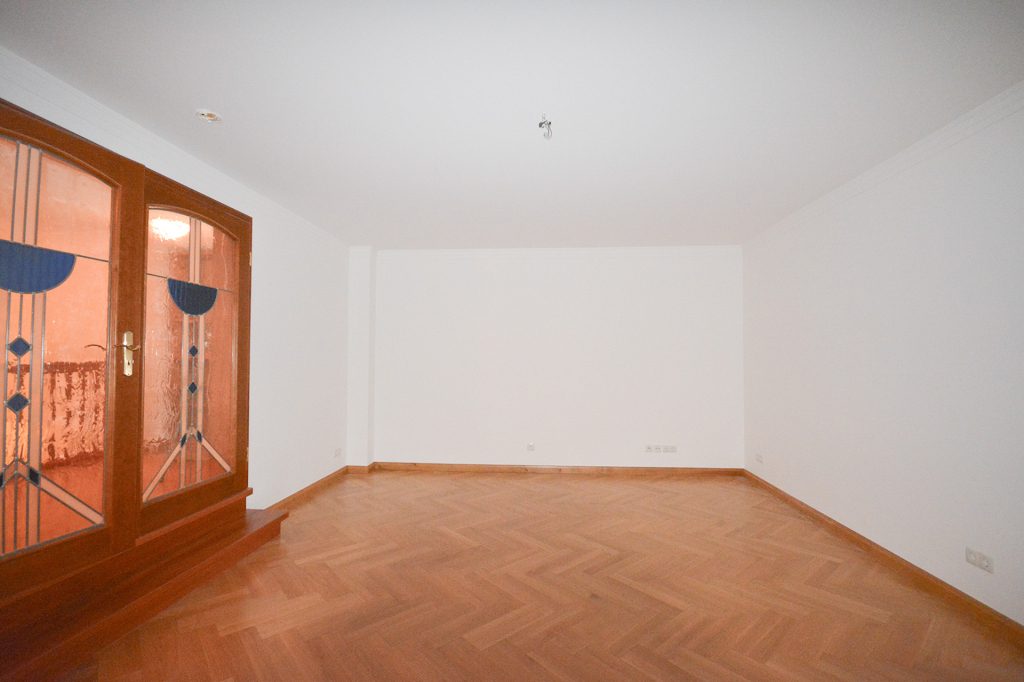 Gütelhöfer Immobilien - Immobilienangebot - Bonn / Weststadt - Alle - Weststadt: Besonders und großzügig! Maisonetteapartment mit Einbauküche, 2 Bädern und TG-Stellplatz