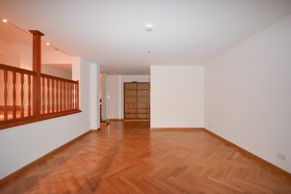 Gütelhöfer Immobilien - Immobilienangebot - Bonn / Weststadt - Alle - Weststadt: Besonders und großzügig! Maisonetteapartment mit Einbauküche, 2 Bädern und TG-Stellplatz