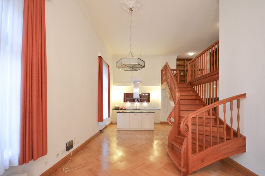 Gütelhöfer Immobilien - Immobilienangebot - Bonn / Weststadt - Alle - Weststadt: Besonders und großzügig! Maisonetteapartment mit Einbauküche, 2 Bädern und TG-Stellplatz