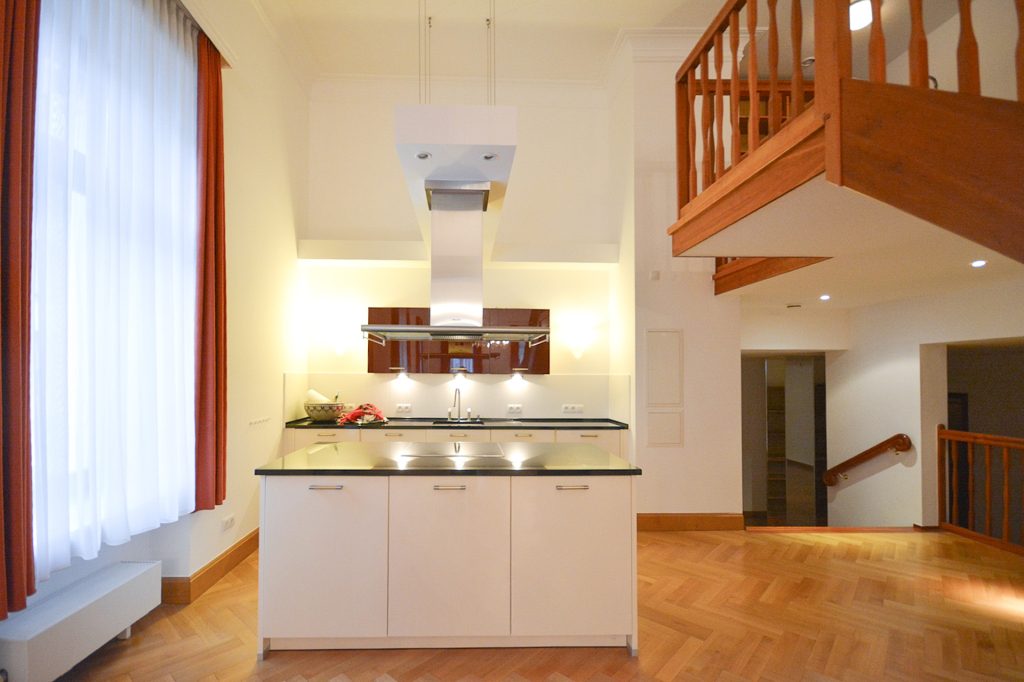 Gütelhöfer Immobilien - Immobilienangebot - Bonn / Weststadt - Alle - Weststadt: Besonders und großzügig! Maisonetteapartment mit Einbauküche, 2 Bädern und TG-Stellplatz
