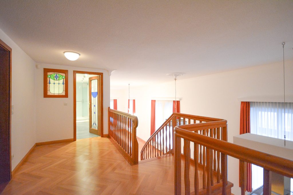 Gütelhöfer Immobilien - Immobilienangebot - Bonn / Weststadt - Alle - Weststadt: Besonders und großzügig! Maisonetteapartment mit Einbauküche, 2 Bädern und TG-Stellplatz