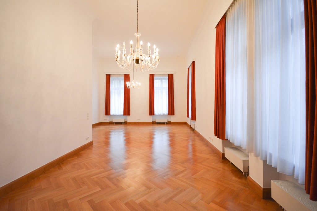 Gütelhöfer Immobilien - Immobilienangebot - Bonn / Weststadt - Alle - Weststadt: Besonders und großzügig! Maisonetteapartment mit Einbauküche, 2 Bädern und TG-Stellplatz