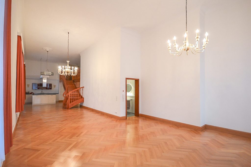 Gütelhöfer Immobilien - Immobilienangebot - Bonn / Weststadt - Alle - Weststadt: Besonders und großzügig! Maisonetteapartment mit Einbauküche, 2 Bädern und TG-Stellplatz