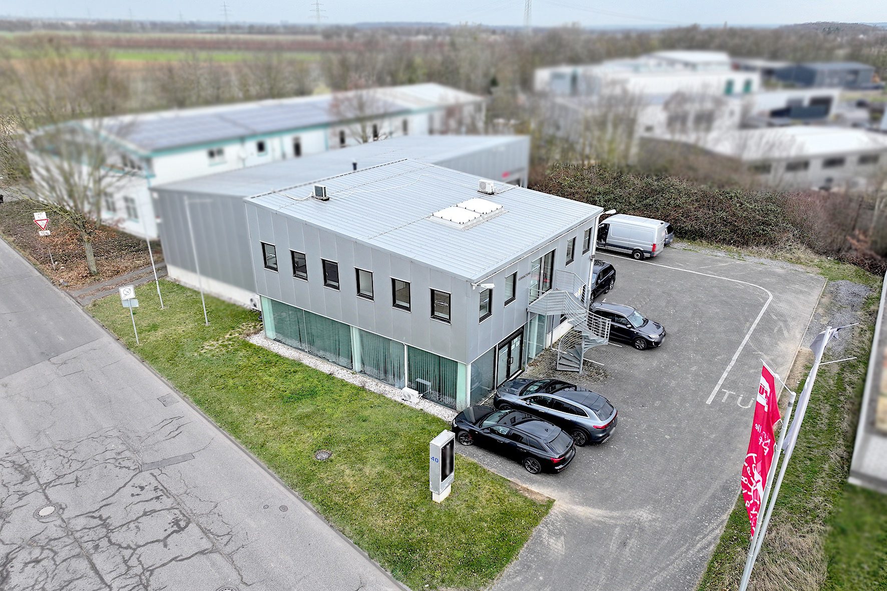 Gütelhöfer Immobilien - Immobilienangebot - Rheinbach - Alle - Repräsentative 150m² Bürofläche im Gewerbegebiet von Rheinbach mit 3 Kfz-Stellplätzen