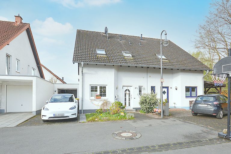 Gütelhöfer Immobilien - Immobilienangebot - Bornheim / Roisdorf - Alle - Moderne Doppelhaushälfte mit Wintergarten, Einbauküche und Garage in ruhiger Lage von Roisdorf