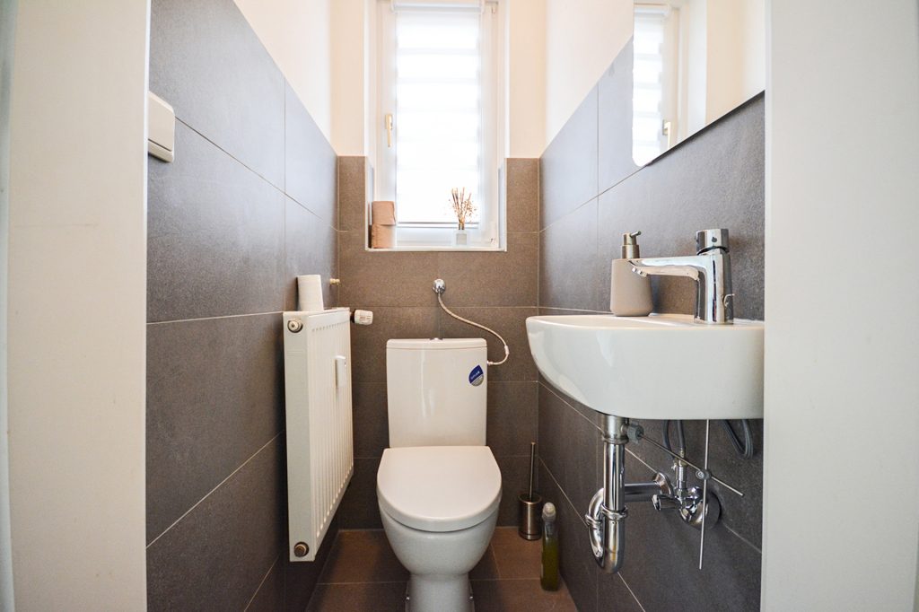 Gütelhöfer Immobilien - Immobilienangebot - Alfter - Alle - Praxis gesucht? Vielseitige Gewerbefläche mit Behandlungsräumen und KFZ Stellplatz in Alfter