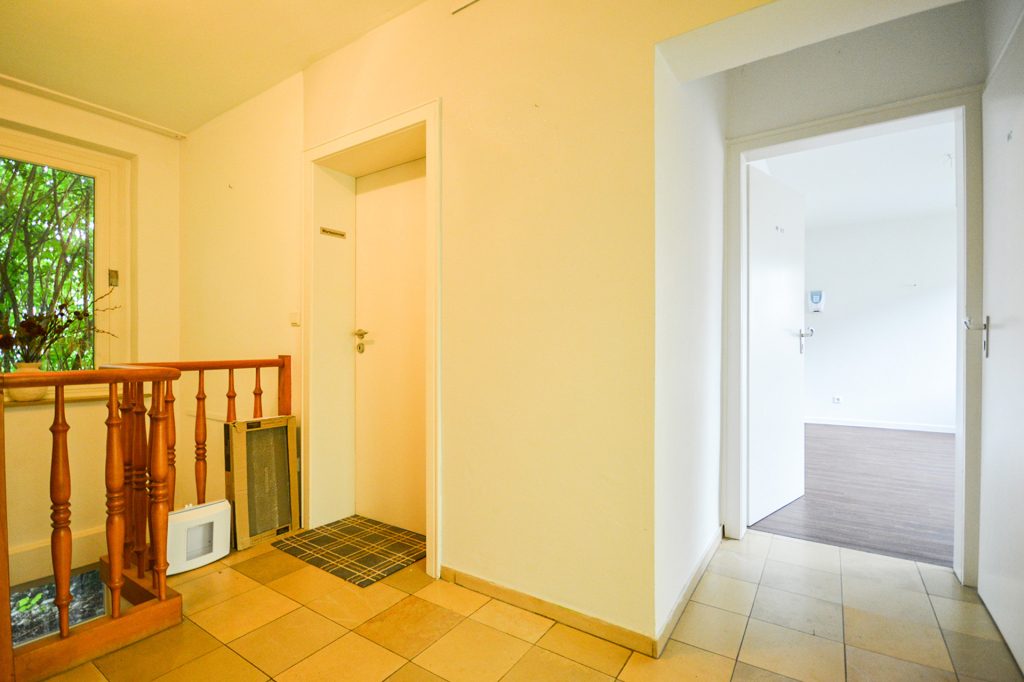 Gütelhöfer Immobilien - Immobilienangebot - Alfter - Alle - Praxis gesucht? Vielseitige Gewerbefläche mit Behandlungsräumen und KFZ Stellplatz in Alfter