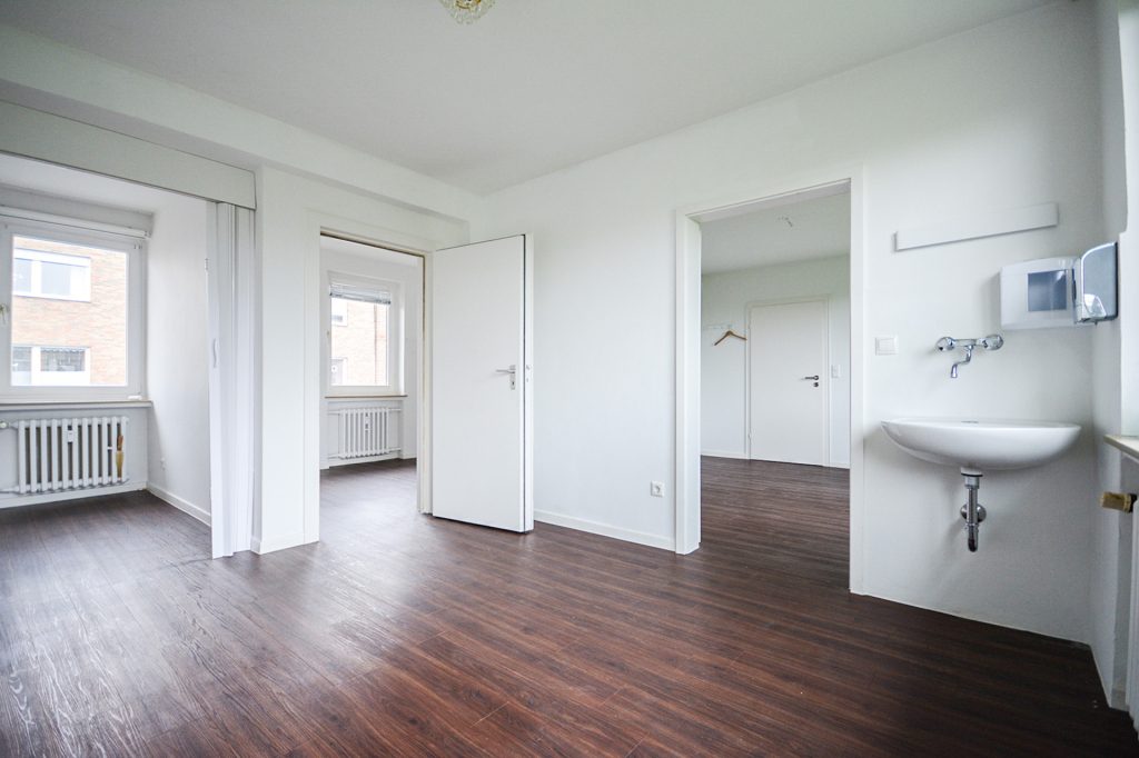 Gütelhöfer Immobilien - Immobilienangebot - Alfter - Alle - Praxis gesucht? Vielseitige Gewerbefläche mit Behandlungsräumen und KFZ Stellplatz in Alfter