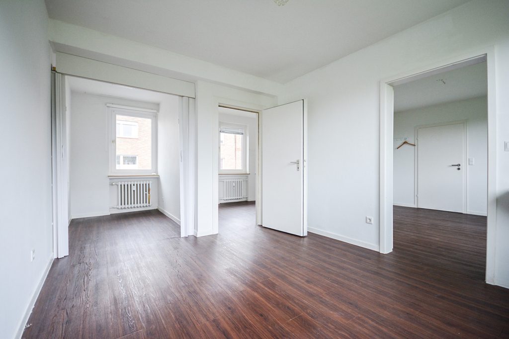 Gütelhöfer Immobilien - Immobilienangebot - Alfter - Alle - Praxis gesucht? Vielseitige Gewerbefläche mit Behandlungsräumen und KFZ Stellplatz in Alfter