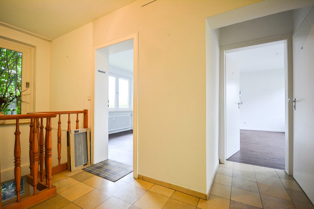Gütelhöfer Immobilien - Immobilienangebot - Alfter - Alle - Praxis gesucht? Vielseitige Gewerbefläche mit Behandlungsräumen und KFZ Stellplatz in Alfter