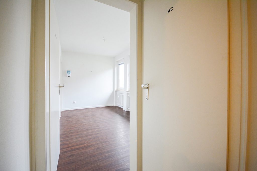 Gütelhöfer Immobilien - Immobilienangebot - Alfter - Alle - Praxis gesucht? Vielseitige Gewerbefläche mit Behandlungsräumen und KFZ Stellplatz in Alfter