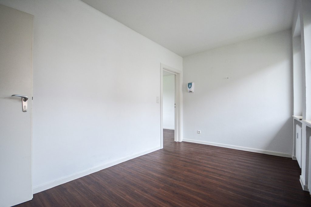 Gütelhöfer Immobilien - Immobilienangebot - Alfter - Alle - Praxis gesucht? Vielseitige Gewerbefläche mit Behandlungsräumen und KFZ Stellplatz in Alfter