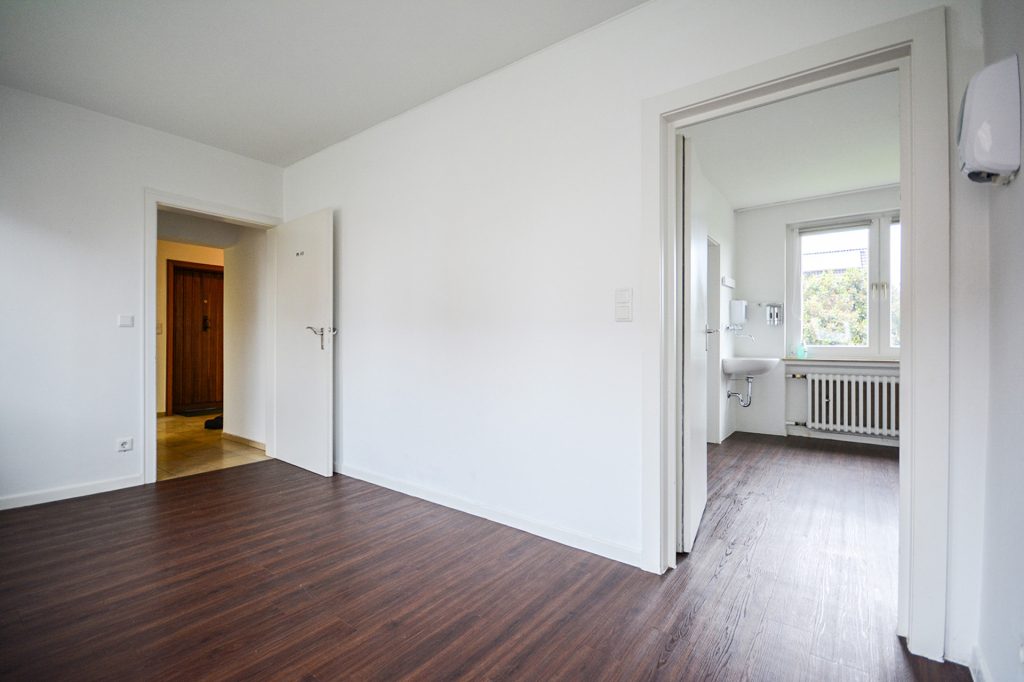 Gütelhöfer Immobilien - Immobilienangebot - Alfter - Alle - Praxis gesucht? Vielseitige Gewerbefläche mit Behandlungsräumen und KFZ Stellplatz in Alfter