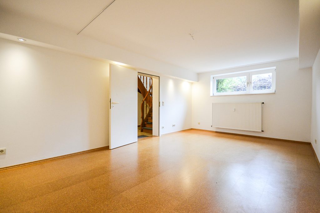 Gütelhöfer Immobilien - Immobilienangebot - Alfter - Alle - Praxis gesucht? Vielseitige Gewerbefläche mit Behandlungsräumen und KFZ Stellplatz in Alfter