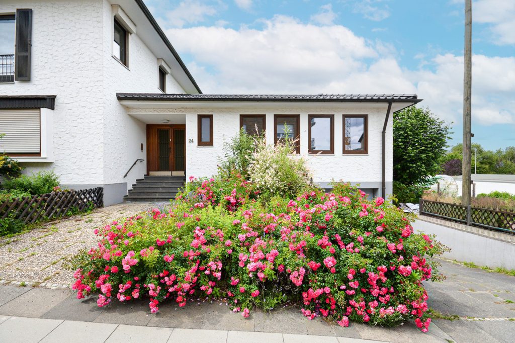 Gütelhöfer Immobilien - Immobilienangebot - Alfter - Alle - Praxis gesucht? Vielseitige Gewerbefläche mit Behandlungsräumen und KFZ Stellplatz in Alfter