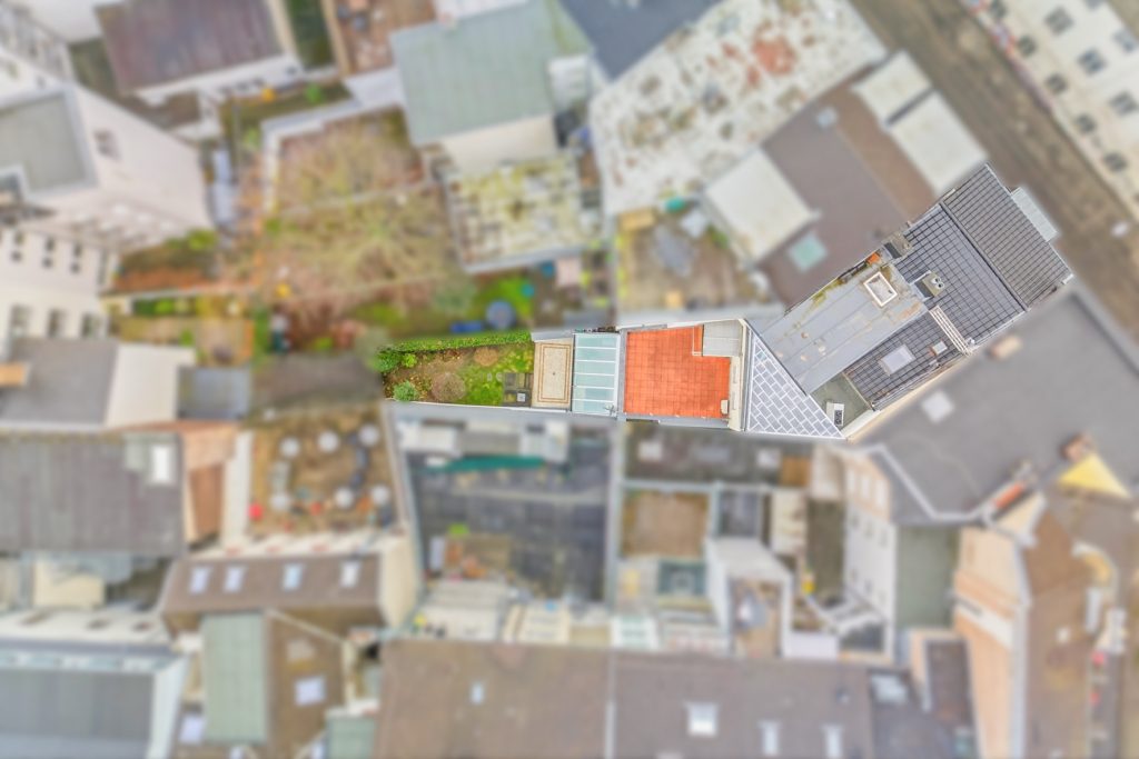 Gütelhöfer Immobilien - Immobilienangebot - Bonn - Alle - Stilvolles Gründerzeithaus mit 341m² Wohnfläche verteilt auf drei Wohneinheiten im Bonner Zentrum