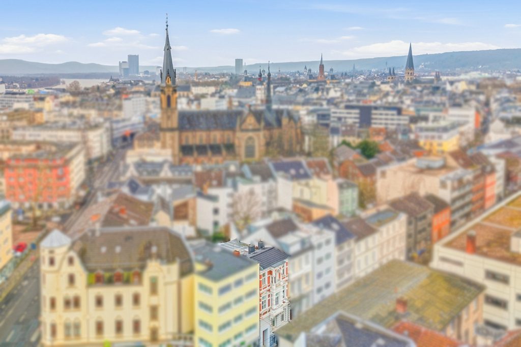 Gütelhöfer Immobilien - Immobilienangebot - Bonn - Alle - Stilvolles Gründerzeithaus mit 341m² Wohnfläche verteilt auf drei Wohneinheiten im Bonner Zentrum