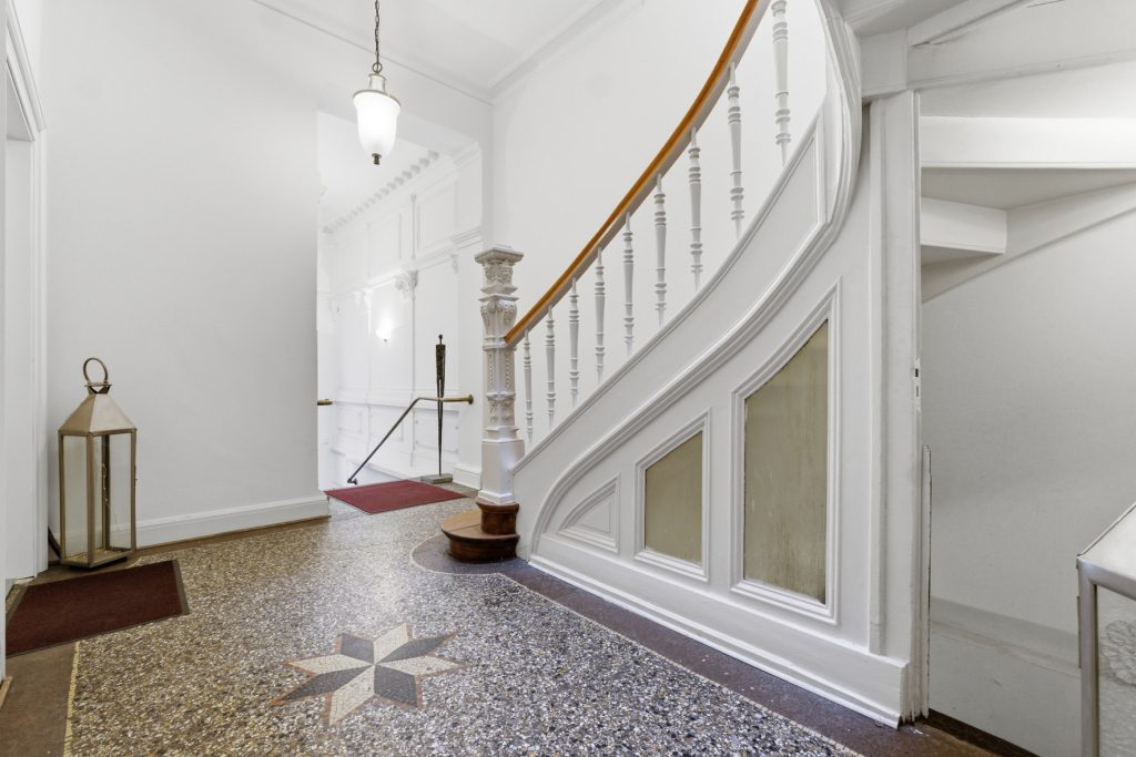 Gütelhöfer Immobilien - Immobilienangebot - Bonn - Alle - Stilvolles Gründerzeithaus mit 341m² Wohnfläche verteilt auf drei Wohneinheiten im Bonner Zentrum