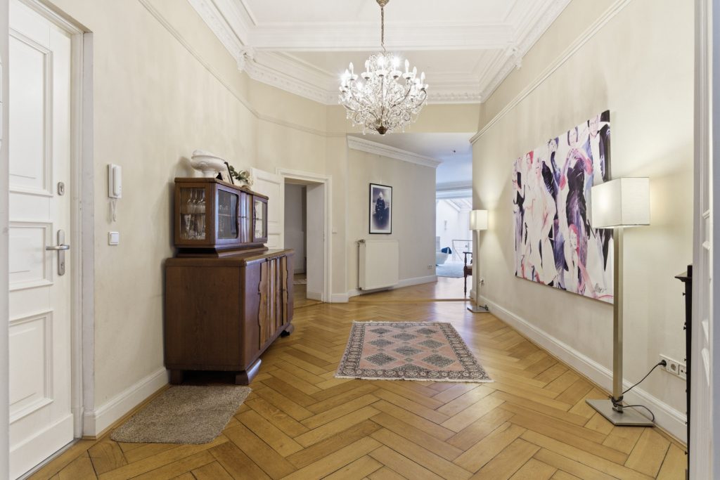 Gütelhöfer Immobilien - Immobilienangebot - Bonn - Alle - Stilvolles Gründerzeithaus mit 341m² Wohnfläche verteilt auf drei Wohneinheiten im Bonner Zentrum