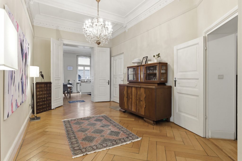 Gütelhöfer Immobilien - Immobilienangebot - Bonn - Alle - Stilvolles Gründerzeithaus mit 341m² Wohnfläche verteilt auf drei Wohneinheiten im Bonner Zentrum