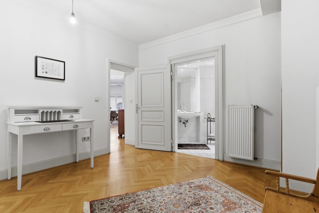 Gütelhöfer Immobilien - Immobilienangebot - Bonn - Alle - Stilvolles Gründerzeithaus mit 341m² Wohnfläche verteilt auf drei Wohneinheiten im Bonner Zentrum
