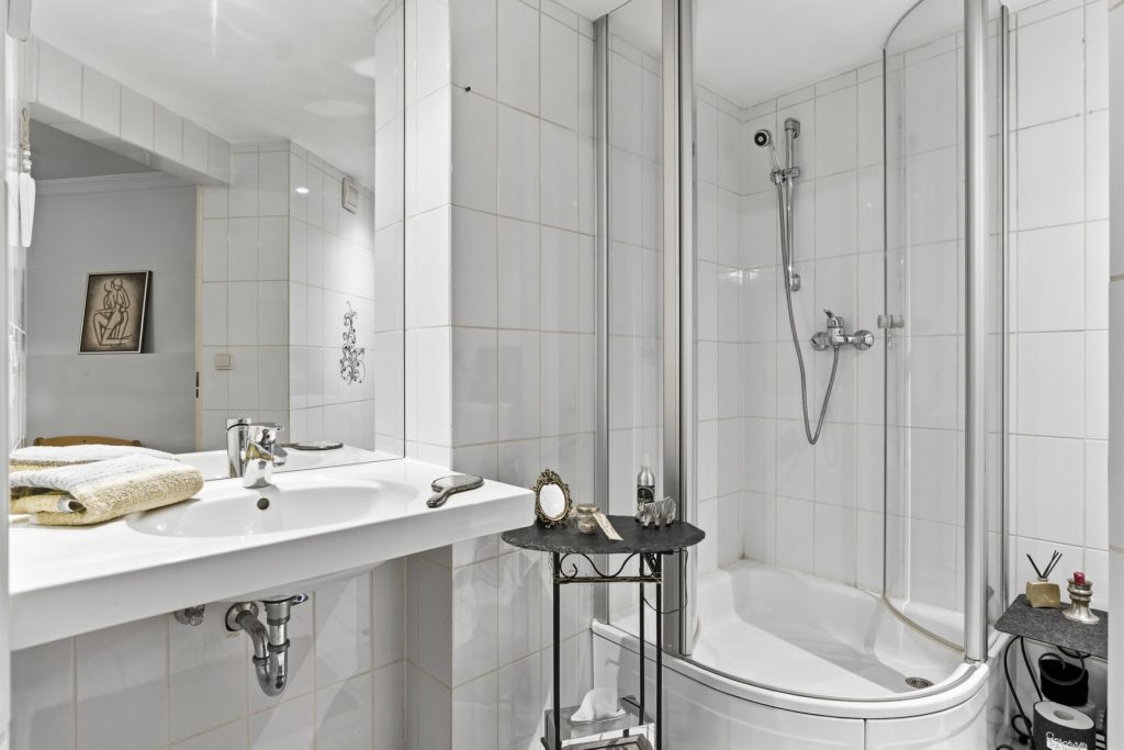 Gütelhöfer Immobilien - Immobilienangebot - Bonn - Alle - Stilvolles Gründerzeithaus mit 341m² Wohnfläche verteilt auf drei Wohneinheiten im Bonner Zentrum