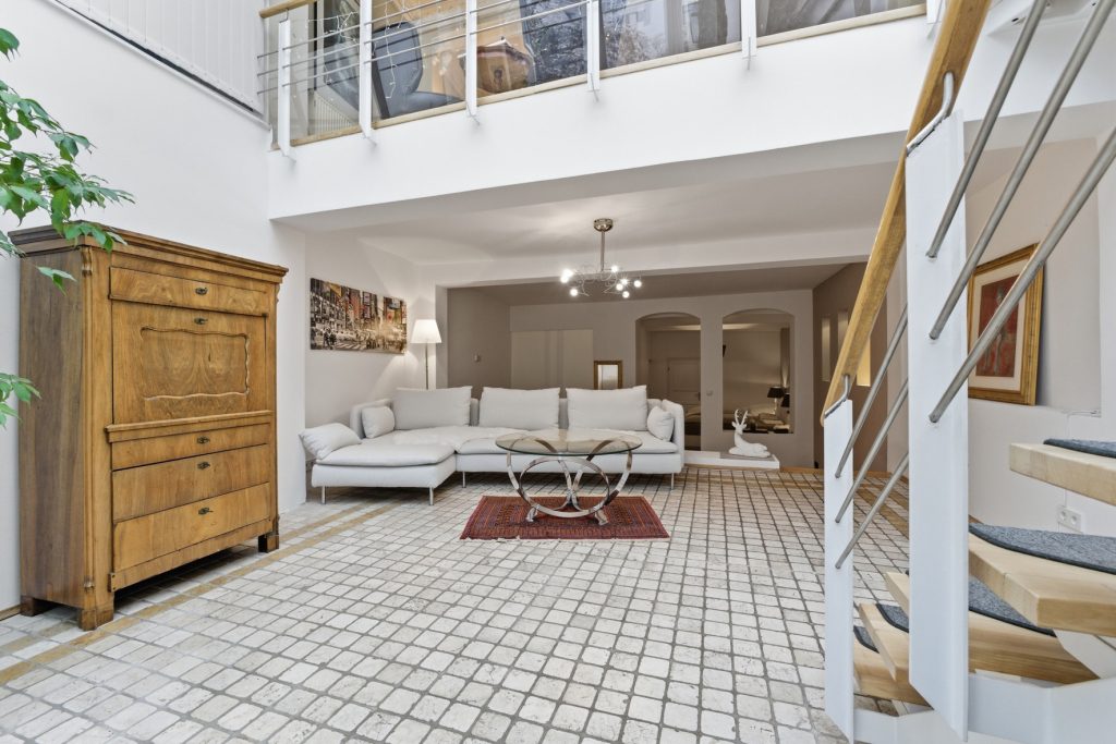 Gütelhöfer Immobilien - Immobilienangebot - Bonn - Alle - Stilvolles Gründerzeithaus mit 341m² Wohnfläche verteilt auf drei Wohneinheiten im Bonner Zentrum