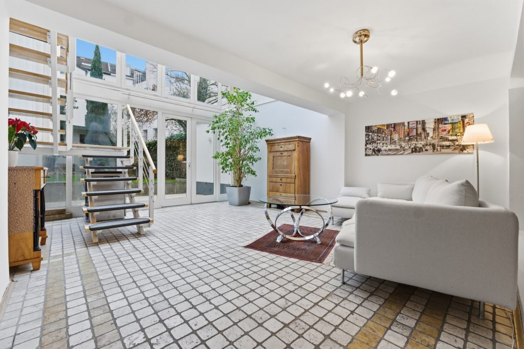 Gütelhöfer Immobilien - Immobilienangebot - Bonn - Alle - Stilvolles Gründerzeithaus mit 341m² Wohnfläche verteilt auf drei Wohneinheiten im Bonner Zentrum