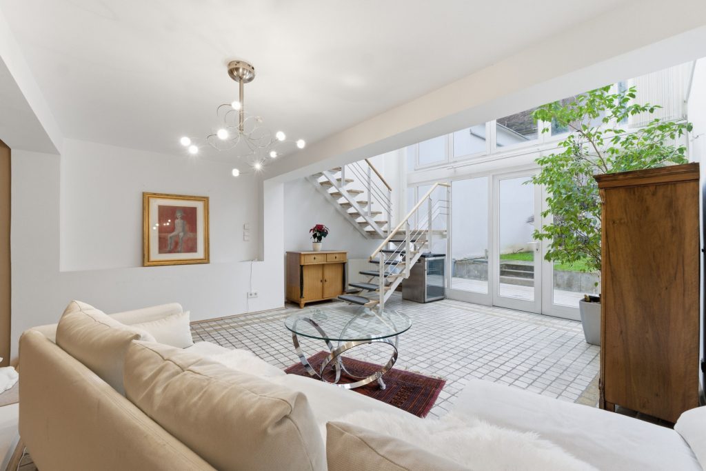 Gütelhöfer Immobilien - Immobilienangebot - Bonn - Alle - Stilvolles Gründerzeithaus mit 341m² Wohnfläche verteilt auf drei Wohneinheiten im Bonner Zentrum